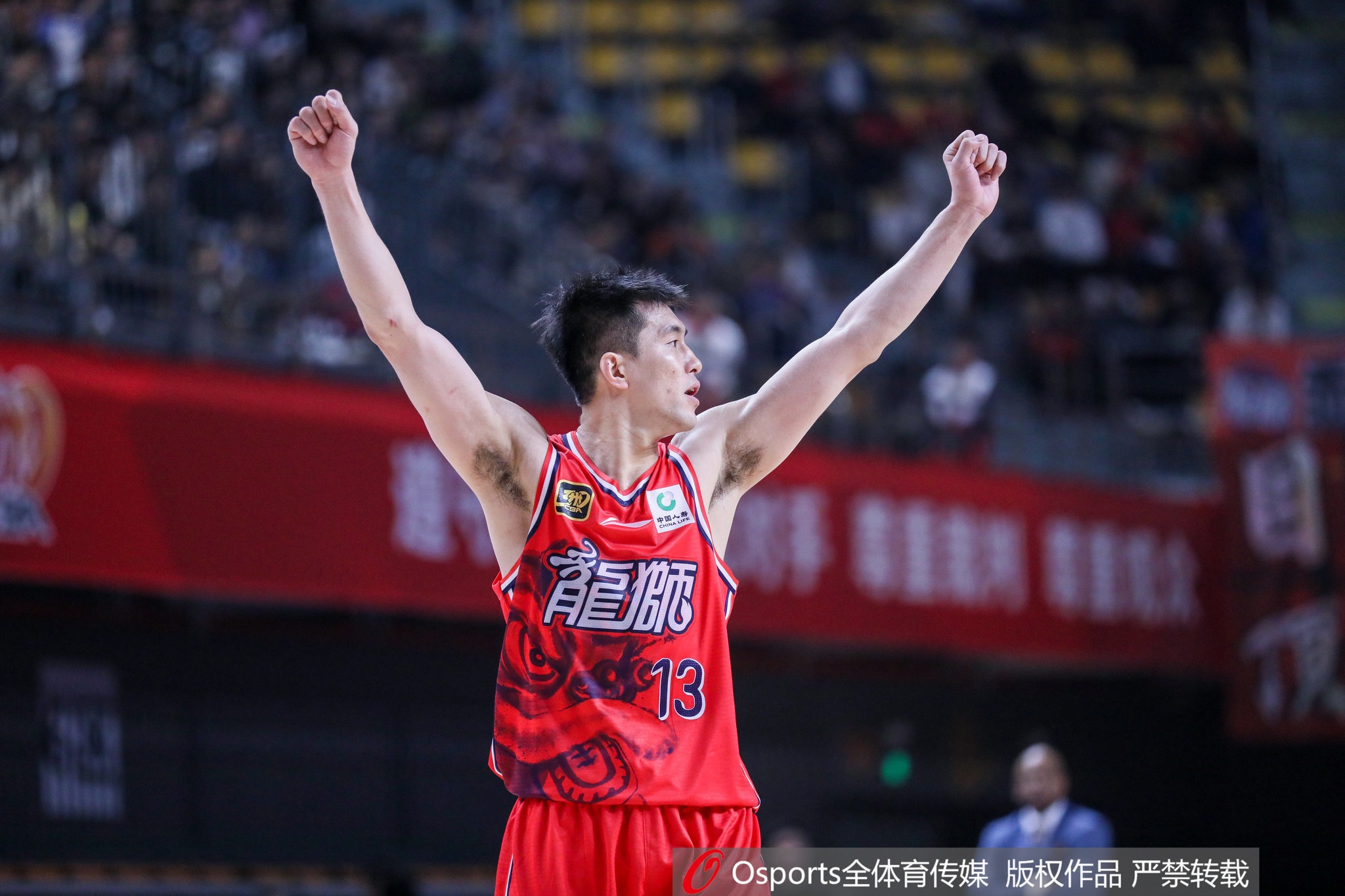 状态可以！郭艾伦20中10拿到25分3板6助 5次失误