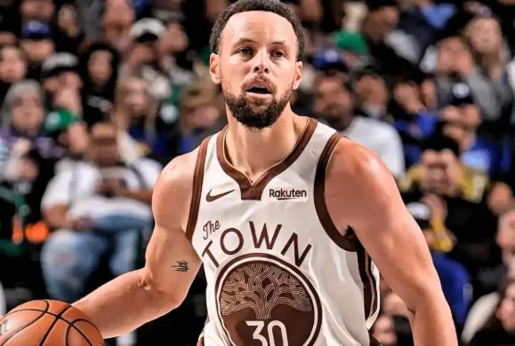 开云下载网址-库里首节比赛替补登场三分3投1中，得到3分2篮板1封盖